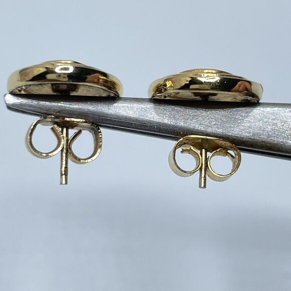 Dainty Gold Tone Cameo Stud Earrings Post Setting Victorian Vintage Look Unique - Picture 2 of 7